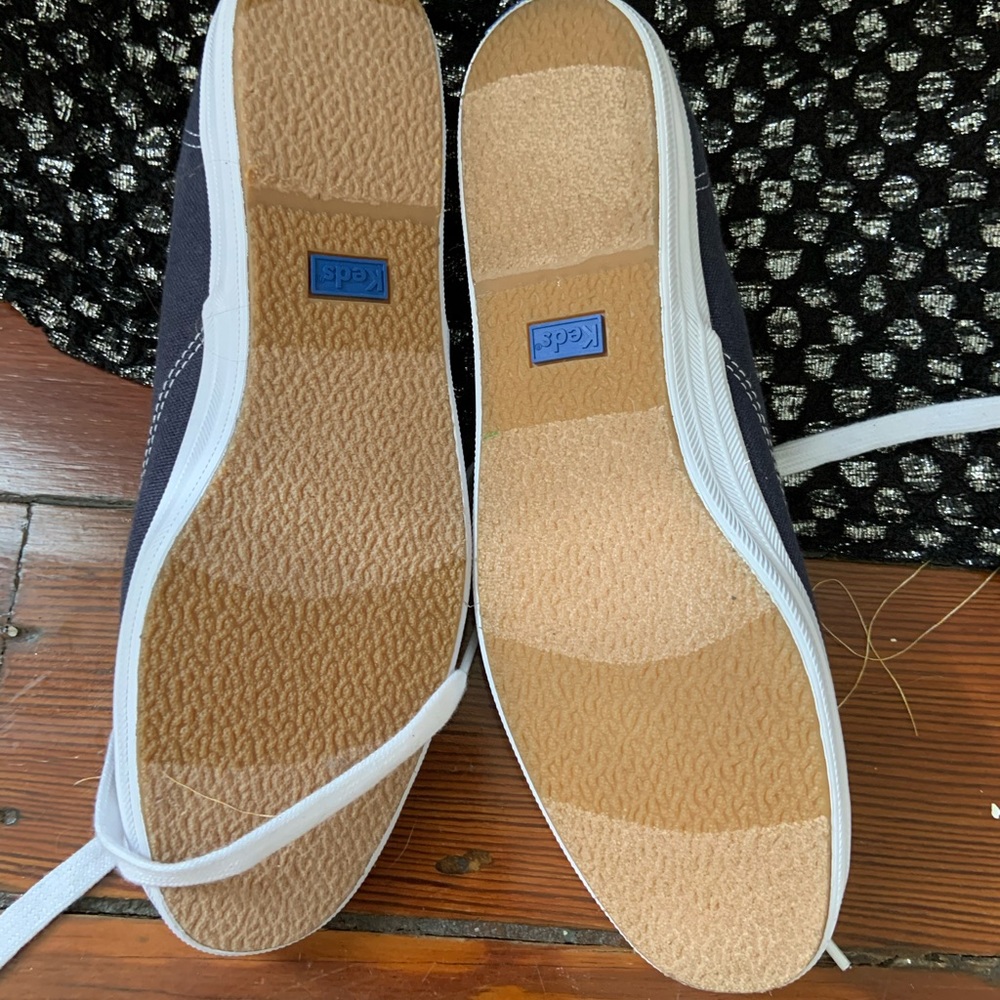 Never worn navy Ked’s size 8 slim (rare width) - Picture 4 of 6